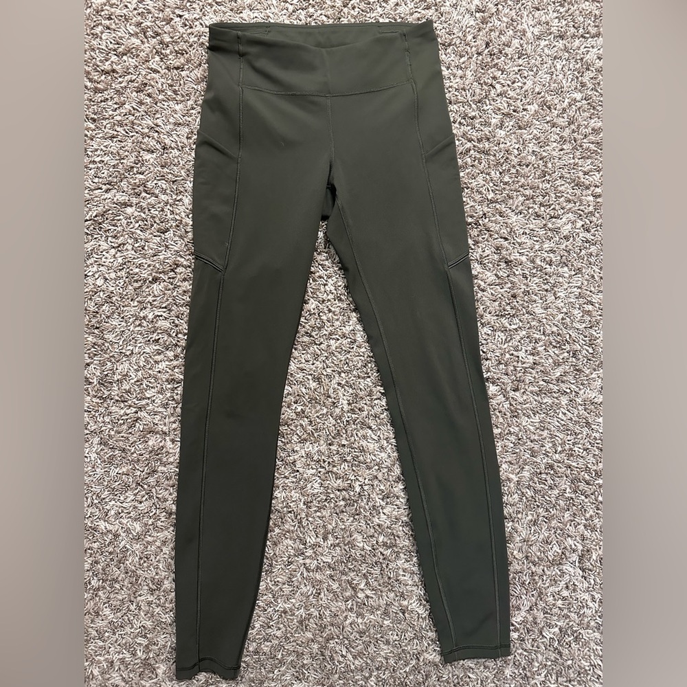 Speed up Mid-Rise Tight 28” Size: 6 Color: Dark olive